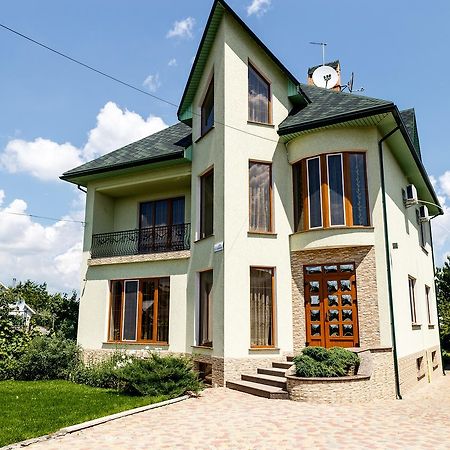 Sweet Home Hostel / Guest House Чернивци Екстериор снимка