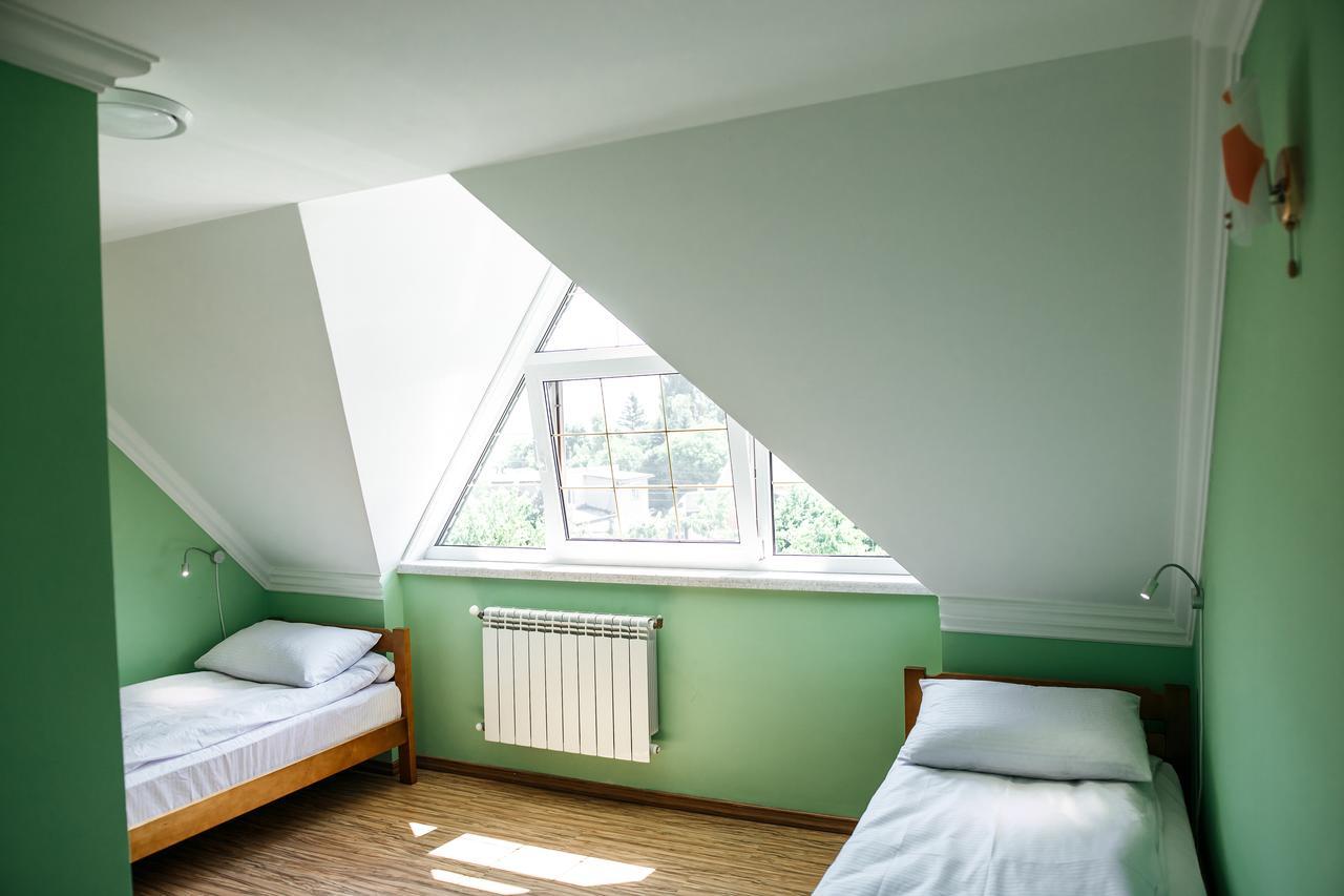 Sweet Home Hostel / Guest House Чернивци Екстериор снимка