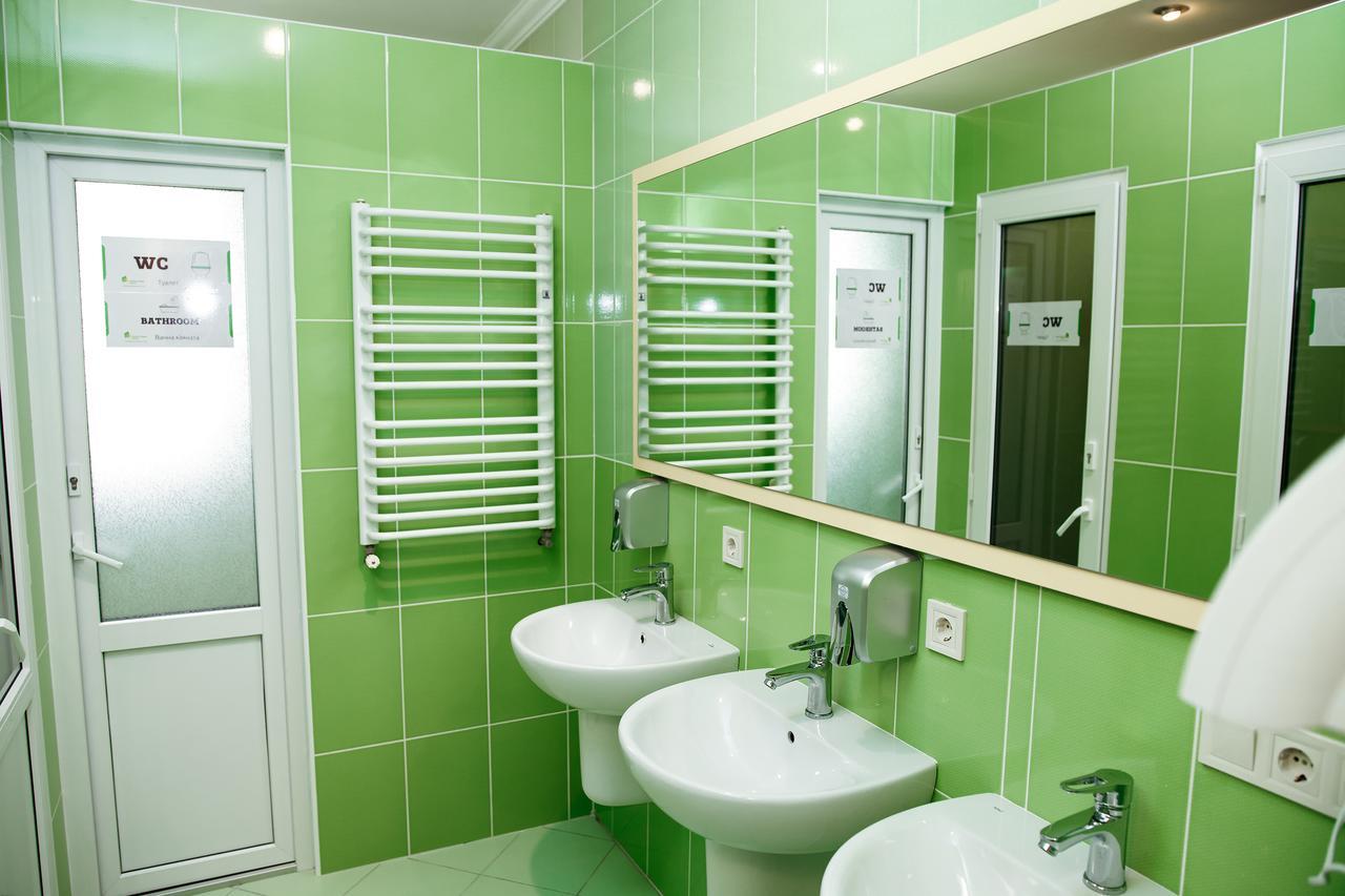 Sweet Home Hostel / Guest House Чернивци Екстериор снимка