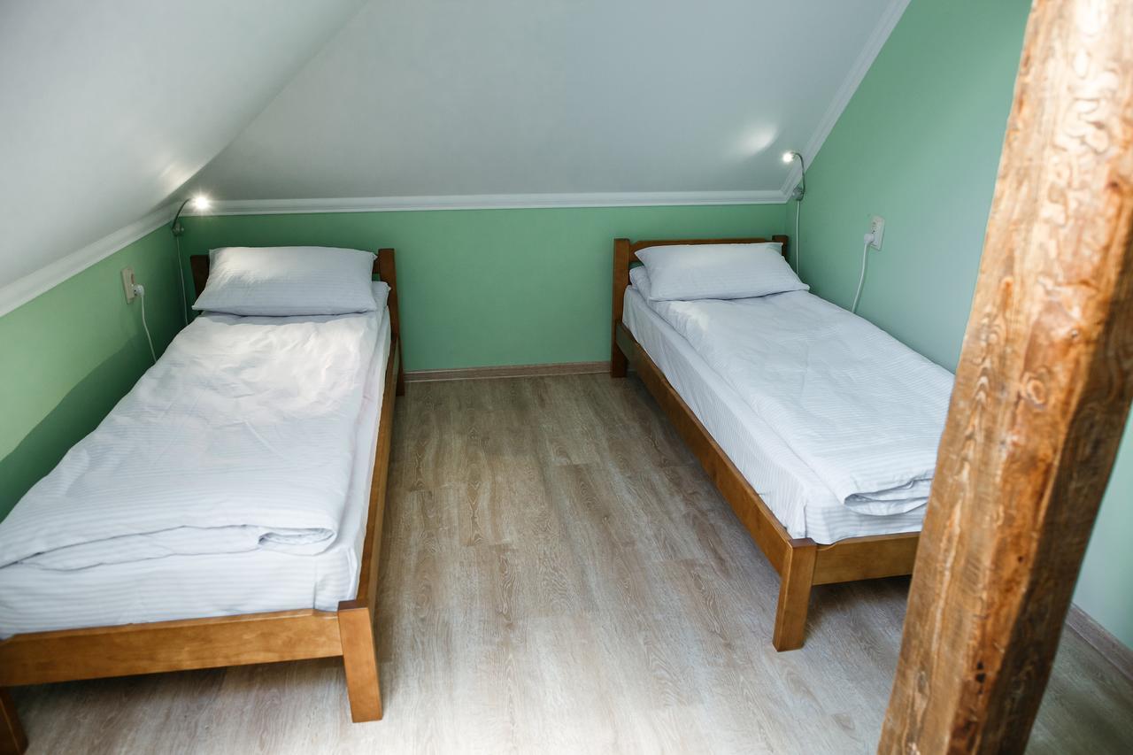 Sweet Home Hostel / Guest House Чернивци Екстериор снимка