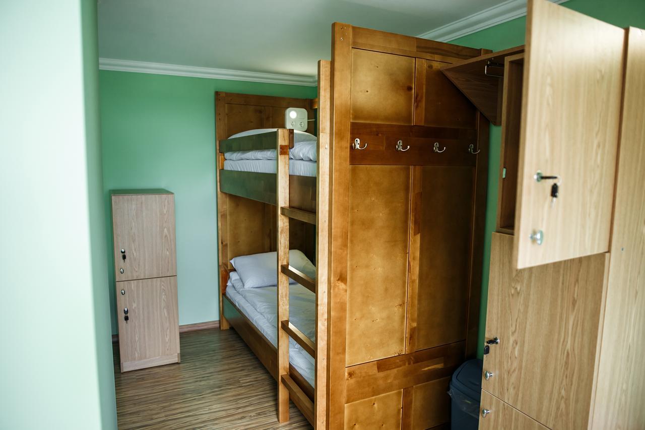 Sweet Home Hostel / Guest House Чернивци Екстериор снимка