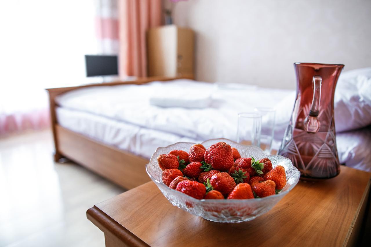 Sweet Home Hostel / Guest House Чернивци Екстериор снимка