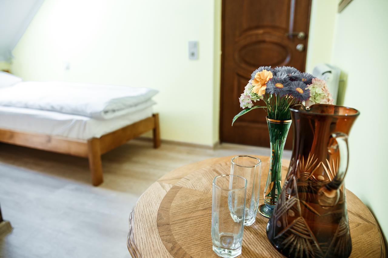 Sweet Home Hostel / Guest House Чернивци Екстериор снимка