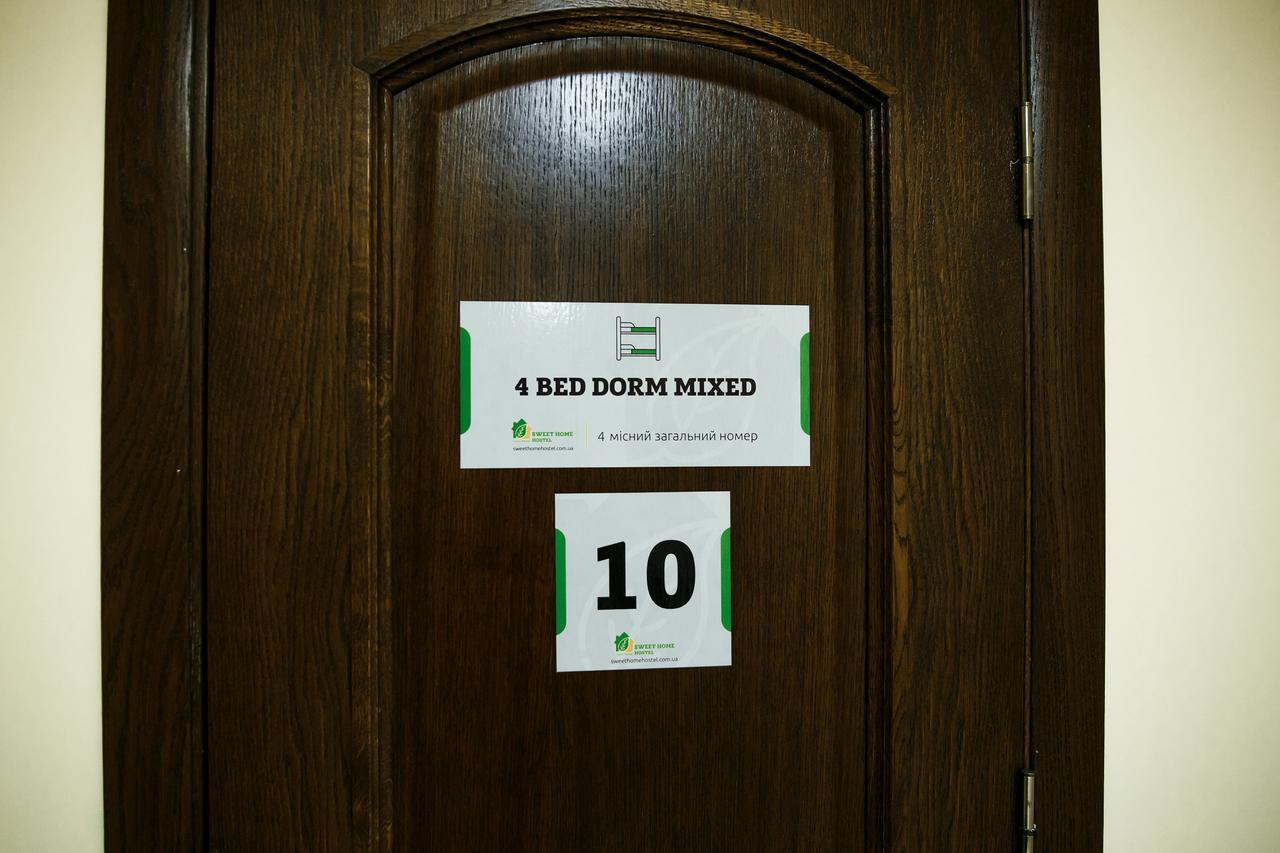 Sweet Home Hostel / Guest House Чернивци Екстериор снимка