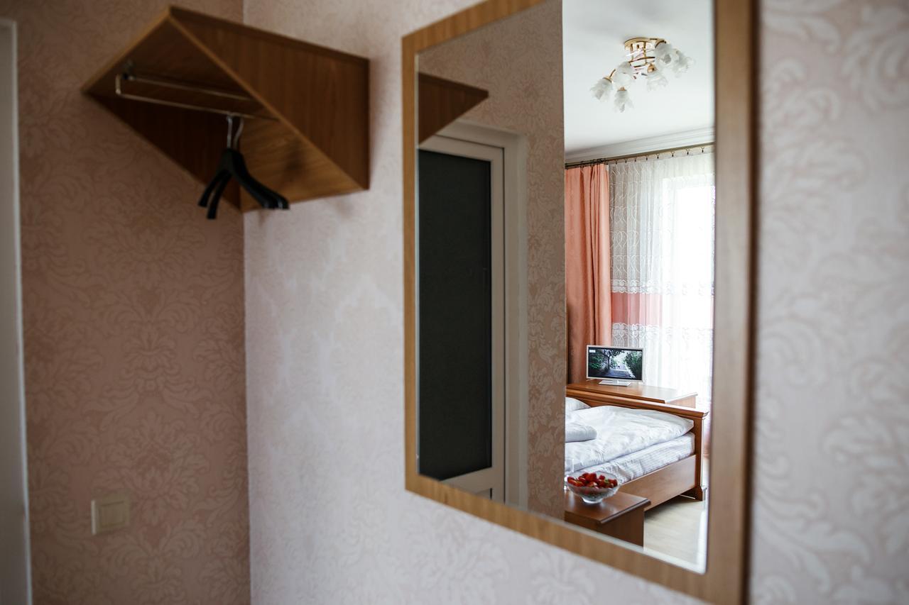 Sweet Home Hostel / Guest House Чернивци Екстериор снимка