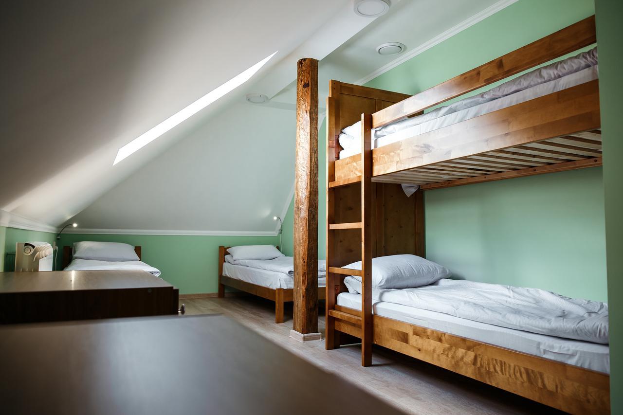 Sweet Home Hostel / Guest House Чернивци Екстериор снимка