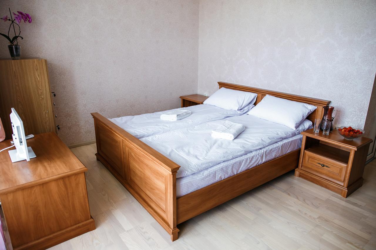 Sweet Home Hostel / Guest House Чернивци Екстериор снимка