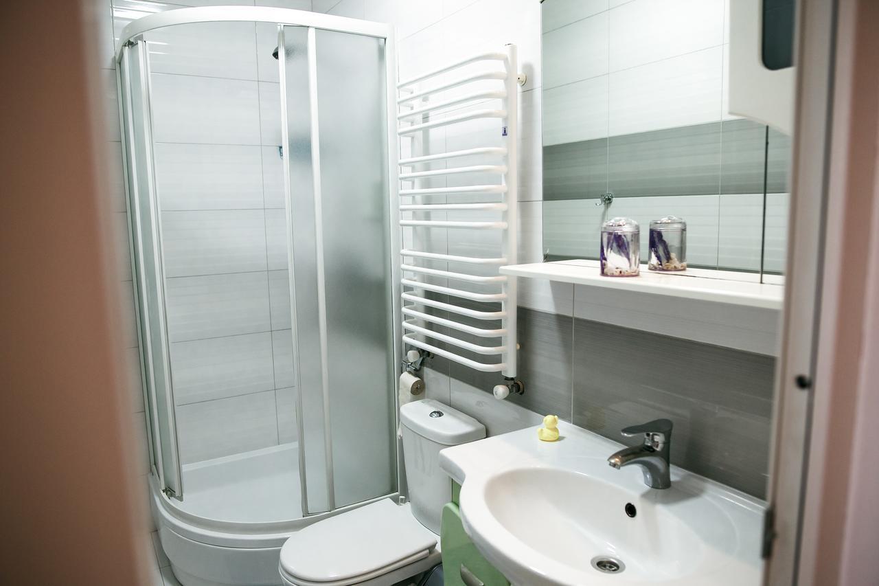 Sweet Home Hostel / Guest House Чернивци Екстериор снимка