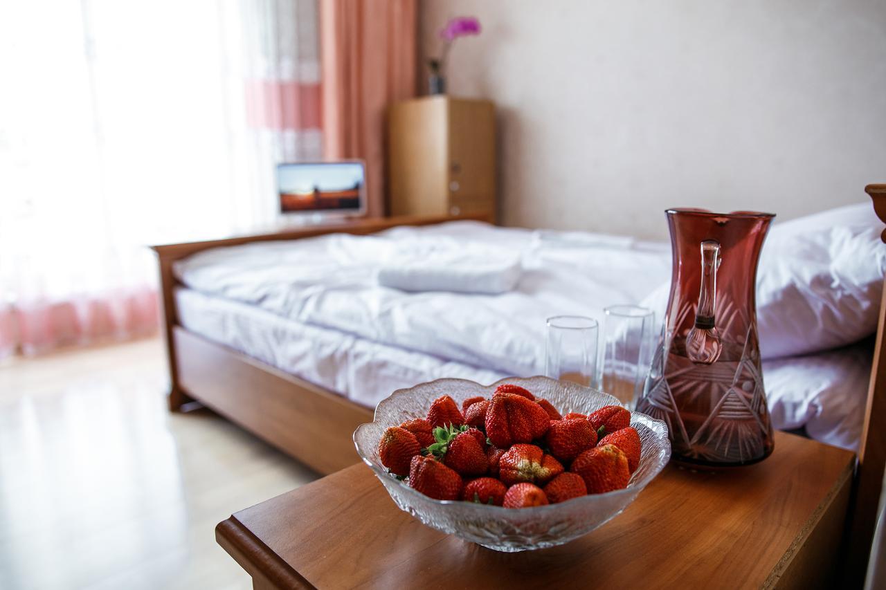 Sweet Home Hostel / Guest House Чернивци Екстериор снимка