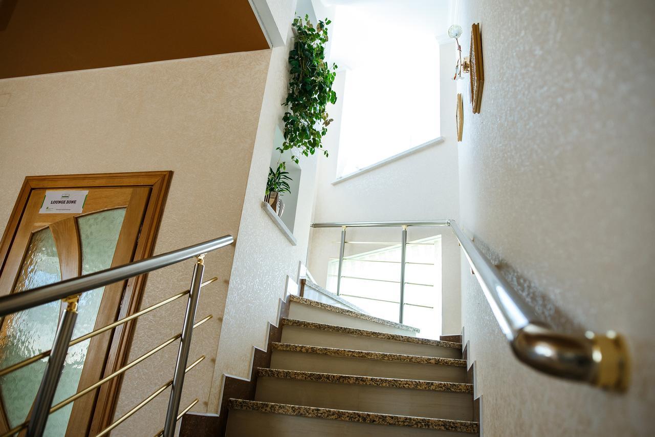 Sweet Home Hostel / Guest House Чернивци Екстериор снимка