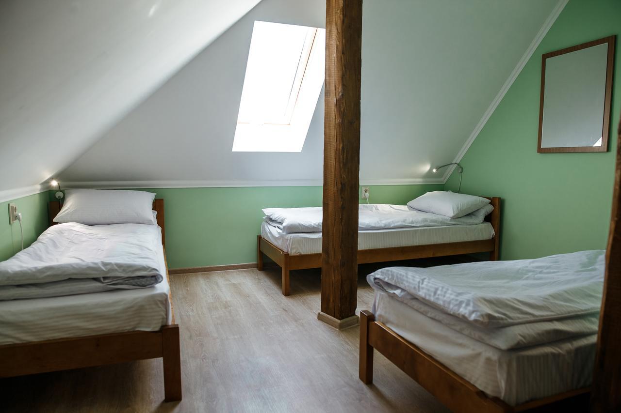 Sweet Home Hostel / Guest House Чернивци Екстериор снимка