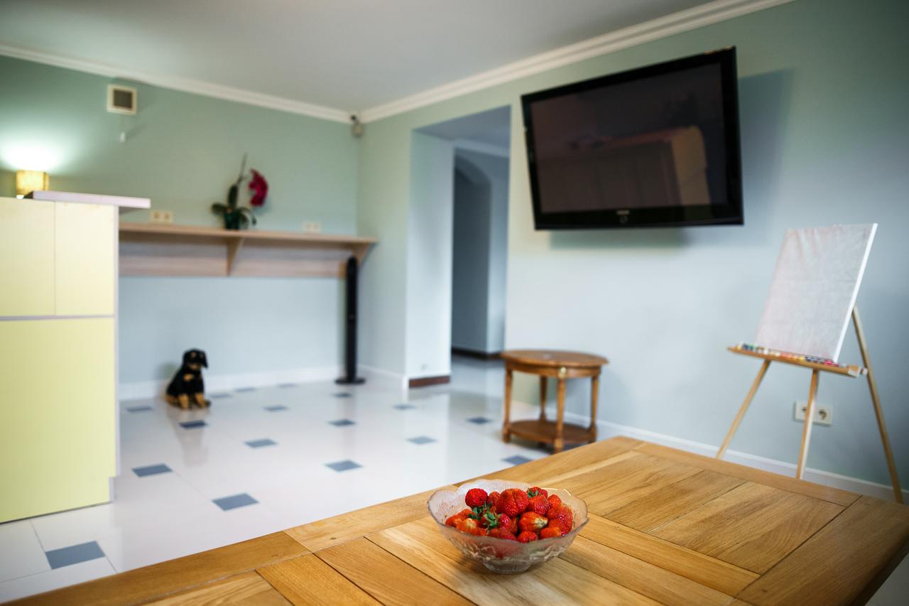 Sweet Home Hostel / Guest House Чернивци Екстериор снимка