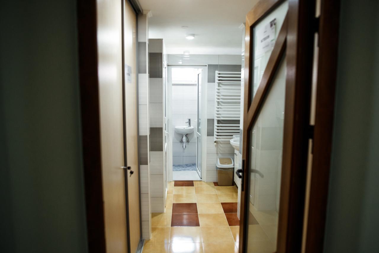 Sweet Home Hostel / Guest House Чернивци Екстериор снимка