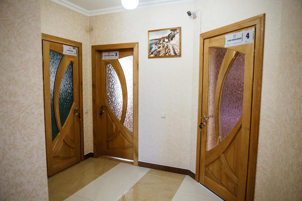 Sweet Home Hostel / Guest House Чернивци Екстериор снимка