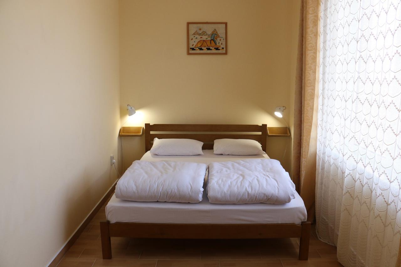 Sweet Home Hostel / Guest House Чернивци Екстериор снимка